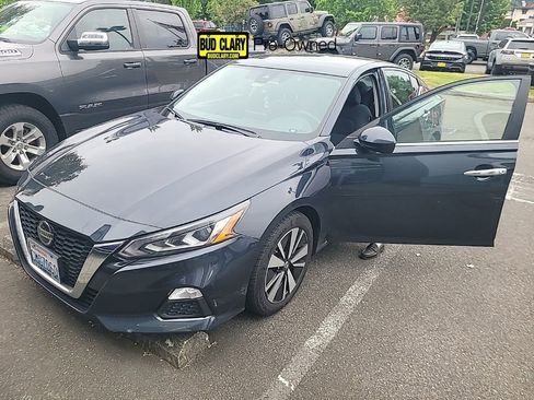 Used 2022 Nissan Altima 2.5 SV FWD image 1
