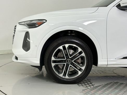 Certified 2025 Audi Q5 Premium w/ Convenience Package AWD/4WD image 12