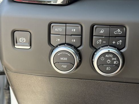 Used 2025 GMC Sierra 1500 AT4 AWD/4WD image 25