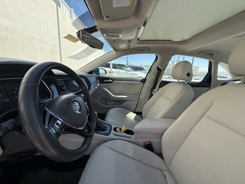 Used 2020 Volkswagen Jetta SE image 5