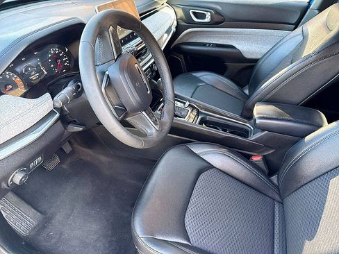 Used 2024 Jeep Compass Latitude AWD/4WD image 9