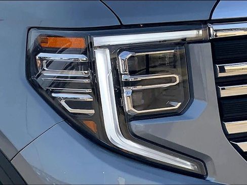 Used 2024 GMC Sierra 1500 SLT image 27