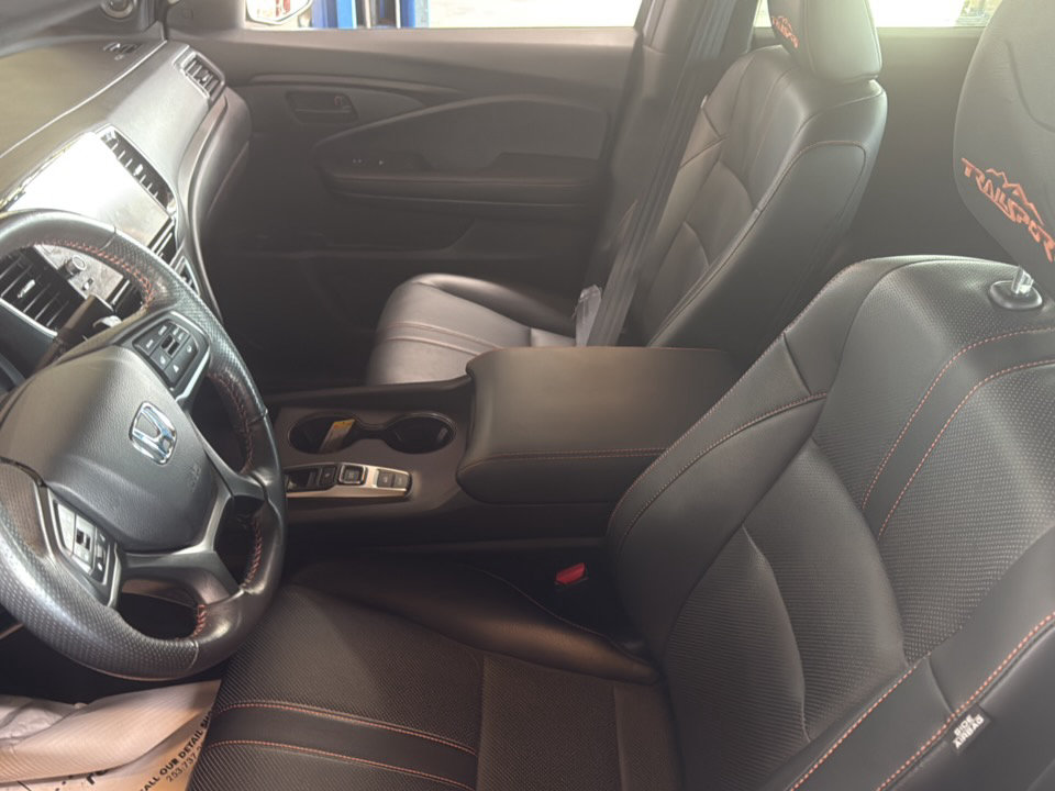 Used 2025 Honda Ridgeline TrailSport image 2