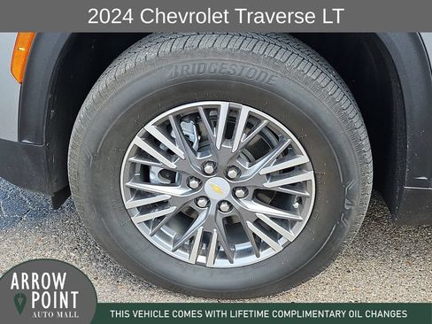 Used 2024 Chevrolet Traverse LT w/ Trailering Package FWD image 16