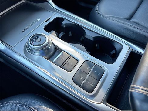 Used 2020 Ford Explorer XLT w/ Equipment Group 202A RWD image 19