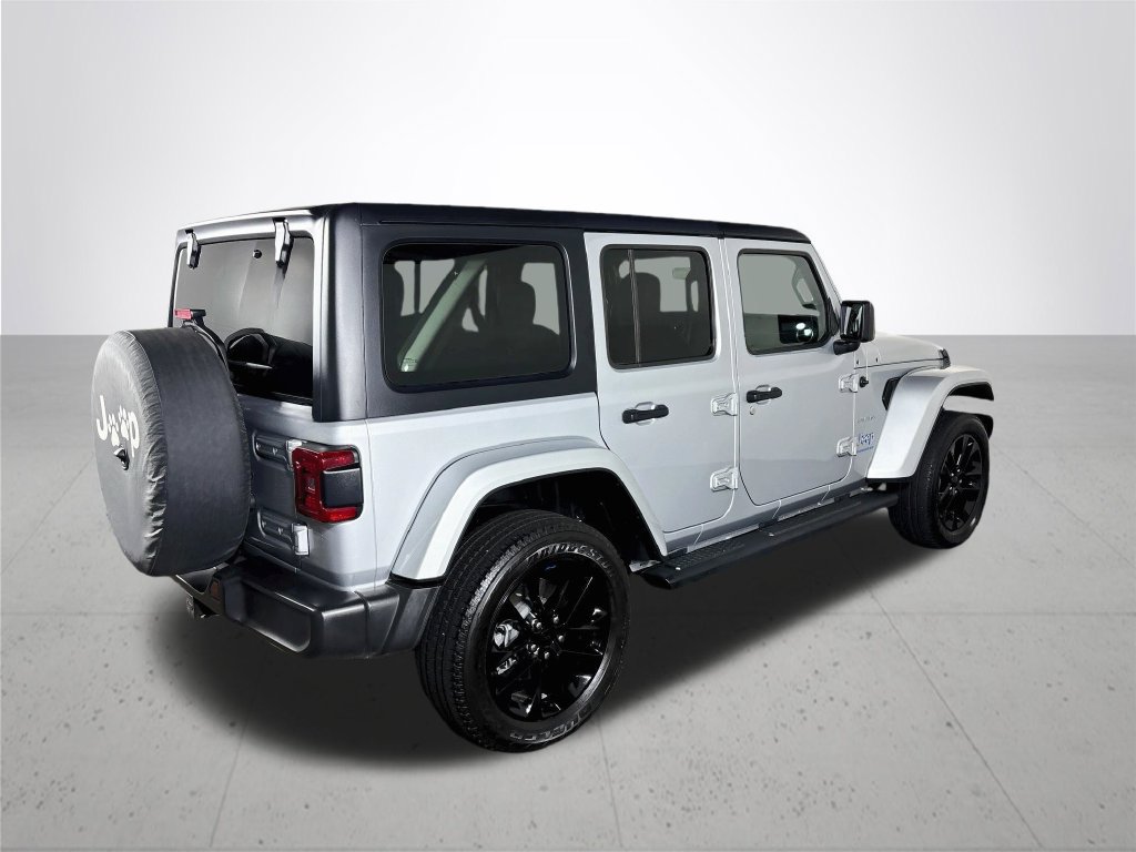 Used 2023 Jeep Wrangler Unlimited Sahara w/ Cold Weather Group AWD/4WD image 7