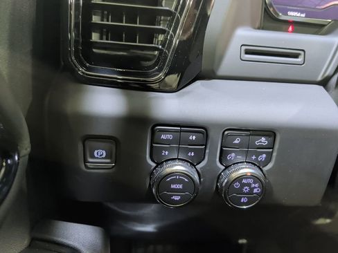 Used 2025 GMC Sierra 3500 AT4 AWD/4WD image 27