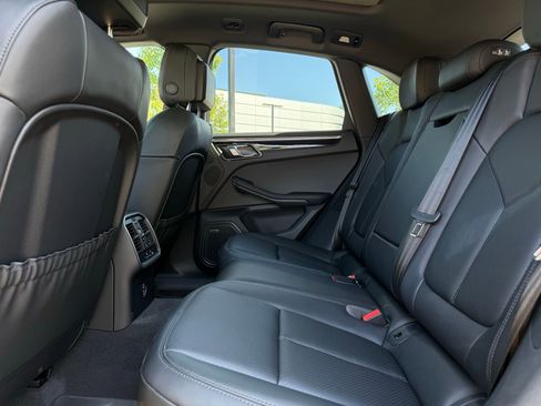 Used 2025 Porsche Macan image 30