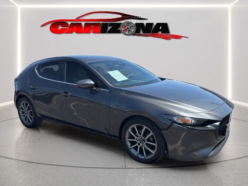 Used 2019 MAZDA MAZDA3 Hatchback w/ Preferred Package FWD image 2