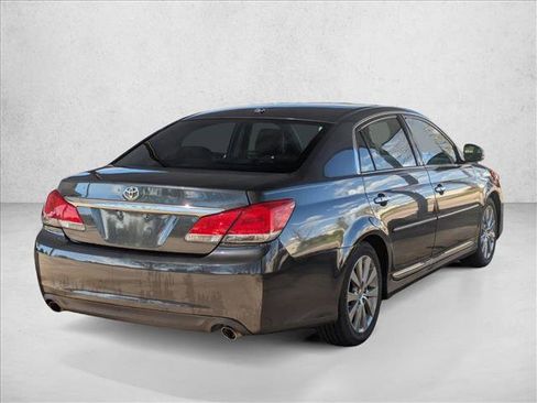 Used 2011 Toyota Avalon Limited image 5