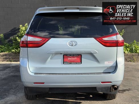 Used 2015 Toyota Sienna LE FWD image 11