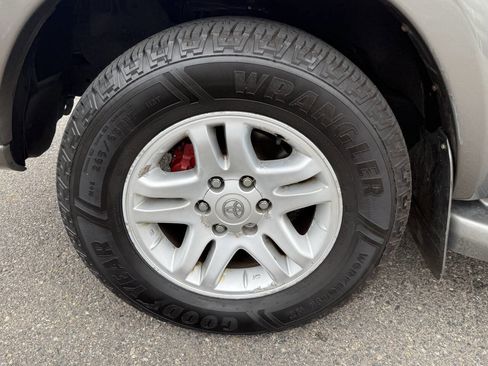 Used 2004 Toyota Tundra Limited image 16