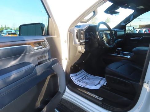 Used 2024 Chevrolet Silverado 1500 High Country AWD/4WD image 19