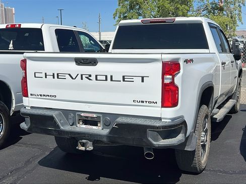 Used 2021 Chevrolet Silverado 2500 Custom w/ Custom Convenience Package AWD/4WD image 3