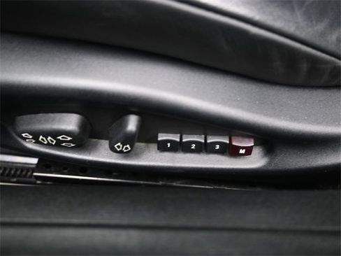 Used 2005 BMW Z4 2.5i image 32