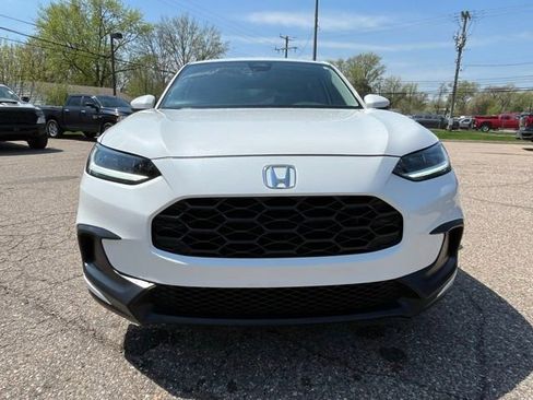 Used 2025 Honda HR-V LX image 8