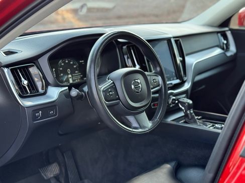 Used 2019 Volvo XC60 T5 Momentum w/ Premium Package AWD/4WD image 17