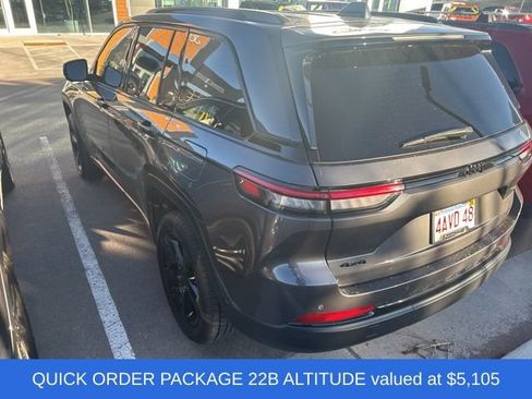 Used 2022 Jeep Grand Cherokee Altitude image 3
