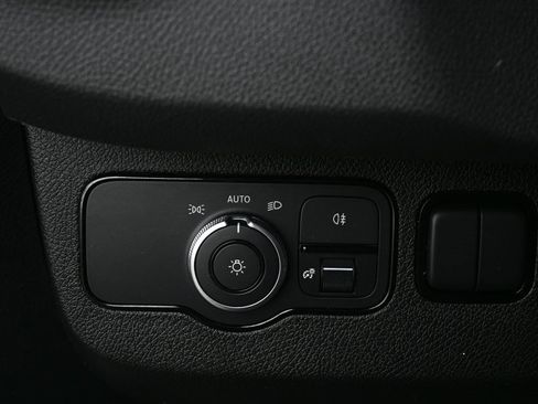 Used 2024 Mercedes-Benz Sprinter 2500 image 9