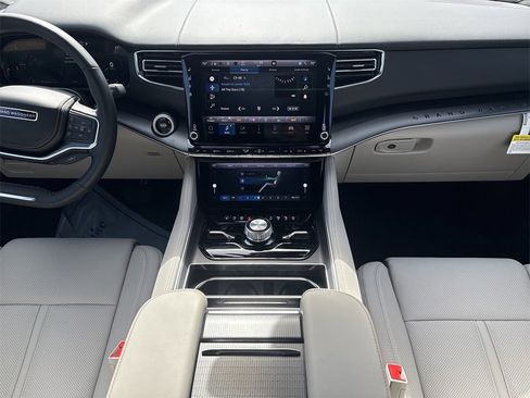 New 2026 Jeep Grand Wagoneer Summit image 20
