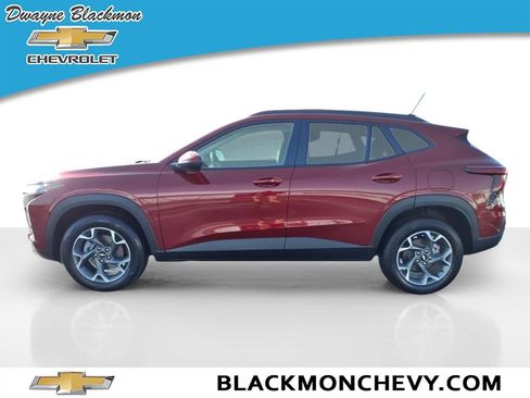 Used 2024 Chevrolet Trax LT w/ Driver Confidence Package image 6