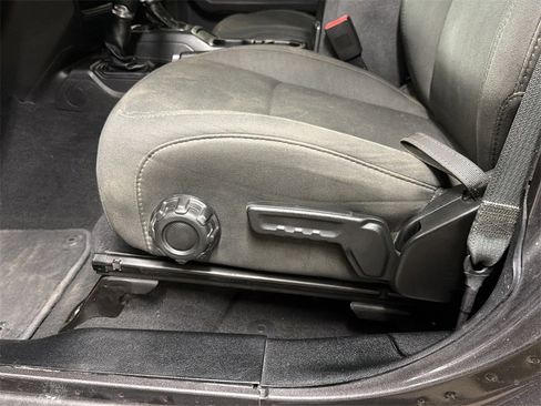 Used 2019 Jeep Wrangler Unlimited Sport S image 28