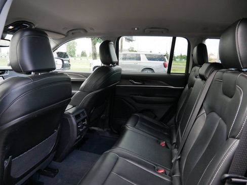 Used 2023 Jeep Grand Cherokee Limited AWD/4WD image 10