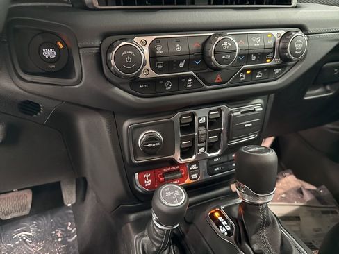 New 2025 Jeep Gladiator Rubicon image 19
