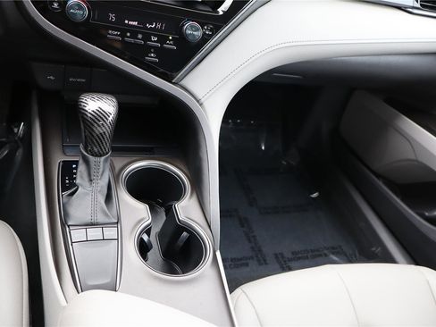 Used 2023 Toyota Camry SE image 21