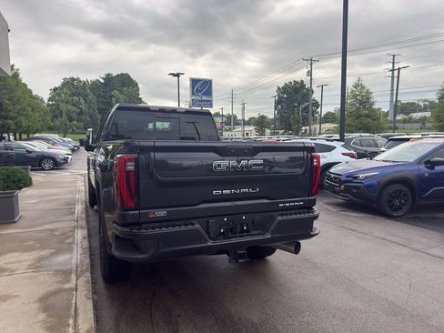 Used 2024 GMC Sierra 2500 Denali Ultimate AWD/4WD image 4