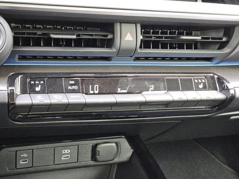 Used 2026 Toyota Prius image 23