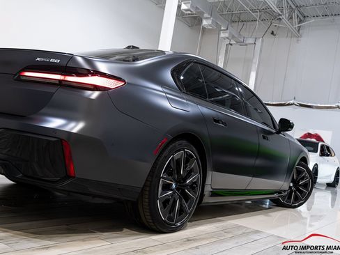 Used 2023 BMW i7 xDrive60 w/ Executive Package 2 AWD/4WD image 36