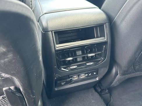 Used 2023 Jeep Grand Cherokee Limited w/ Black Appearance Package AWD/4WD image 13