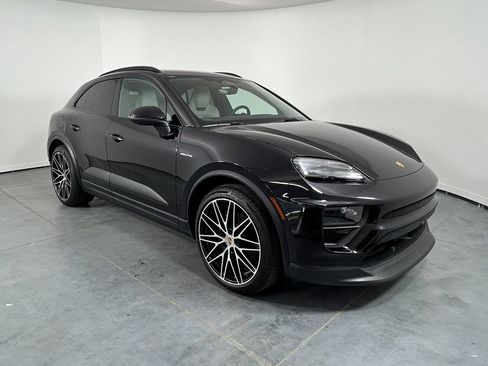 Certified 2024 Porsche Macan 4 Electric AWD/4WD image 9