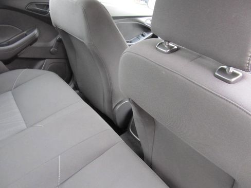 Used 2015 Ford Focus S image 32