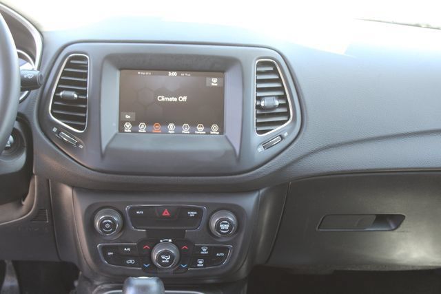 Used 2019 Jeep Compass Latitude w/ Popular Equipment Group FWD image 17