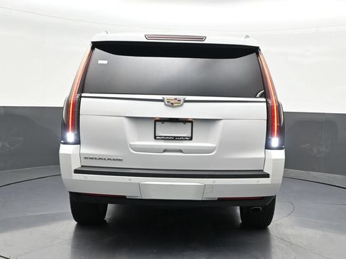 Used 2019 Cadillac Escalade Premium Luxury RWD image 4