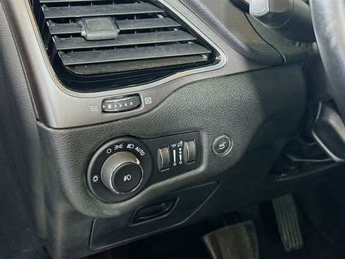 Used 2019 Jeep Cherokee Limited image 10