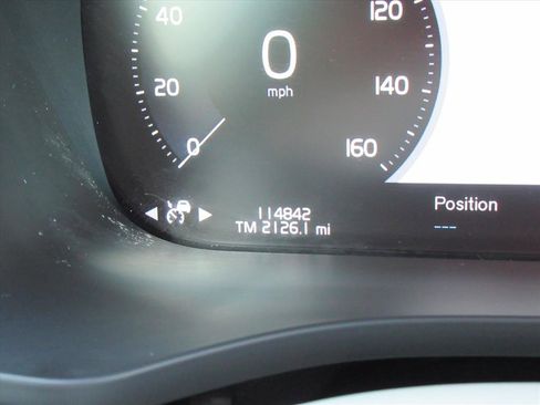 Used 2018 Volvo XC60 T6 Momentum w/ Convenience Package image 32