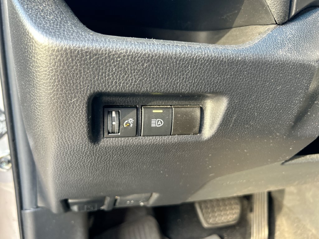 Used 2021 Toyota RAV4 LE FWD image 13