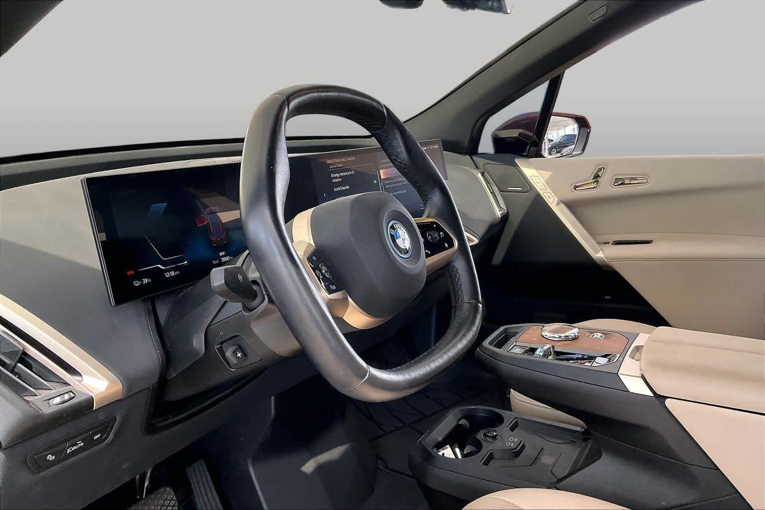 Used 2024 BMW iX xDrive50 w/ Premium Package AWD/4WD image 17