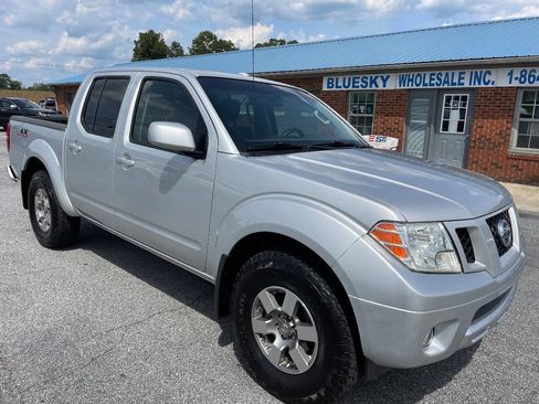 Used 2012 Nissan Frontier PRO-4X image 2