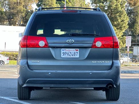 Used 2010 Toyota Sienna XLE image 4