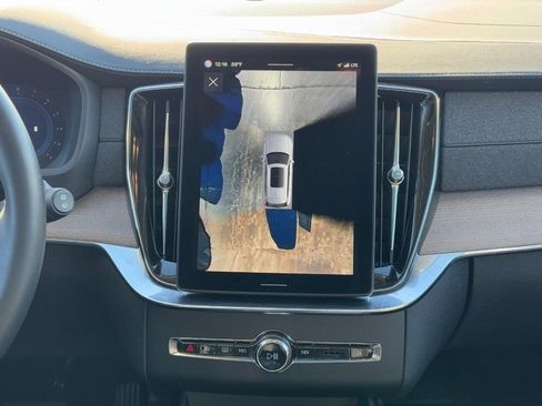 Used 2025 Volvo XC90 B6 Plus image 15