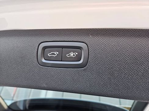 Used 2025 Volvo XC90 T8 Plus w/ Protection Package Premier AWD/4WD image 13