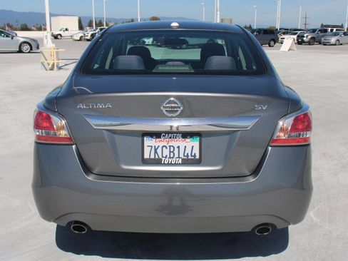 Used 2015 Nissan Altima 2.5 SV w/ Convenience Package FWD image 4