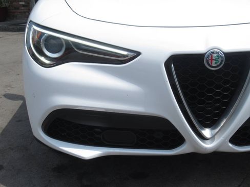 Used 2018 Alfa Romeo Stelvio Sport w/ Quick Order Package 22J Sport AWD/4WD image 3