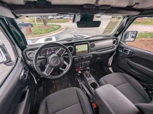 Used 2021 Jeep Wrangler Unlimited Rubicon w/ Cold Weather Group image 12