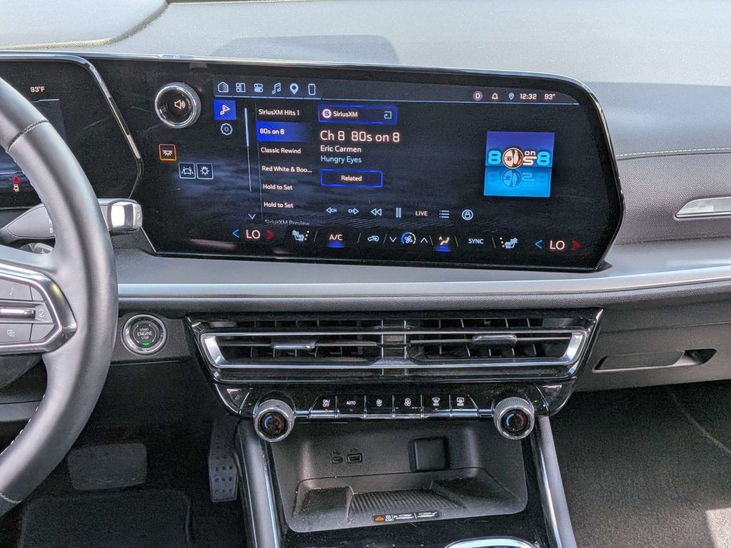 Used 2026 Chevrolet Traverse LT FWD image 18