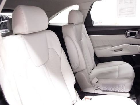 Used 2022 Kia Sorento SX Prestige w/ Panoramic Sunroof Package image 19